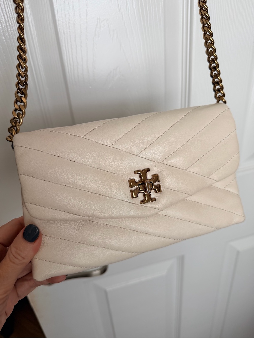 Tory Burch double T Chevron Quilted Kira chain Bag โ Cream with Gold Hardware - Picture 3 of 15